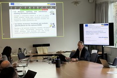 Jeden z członków spoktania podczas prezentacji